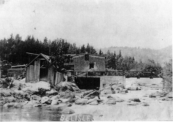 Le moulin Bélisle vers 1910. Photo Archives de la SHPVD.