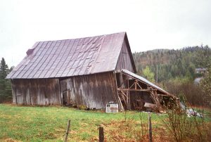 La grange de la maison en 2001. Photo Claude Proulx.